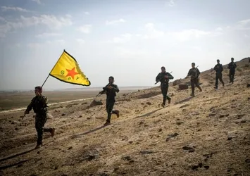 ABD YPG'ye silah verme kararını askıya aldı