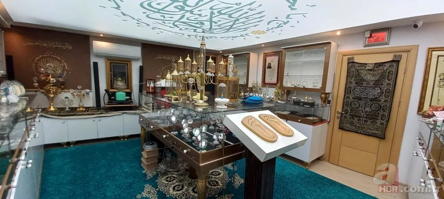 Mukaddes Emanetler'e gözü gibi bakıyor! Gördüğü Sakal-ı Şerif hayatını değiştirdi | İşte 1400 yıllık o kutsal emanetler... 13