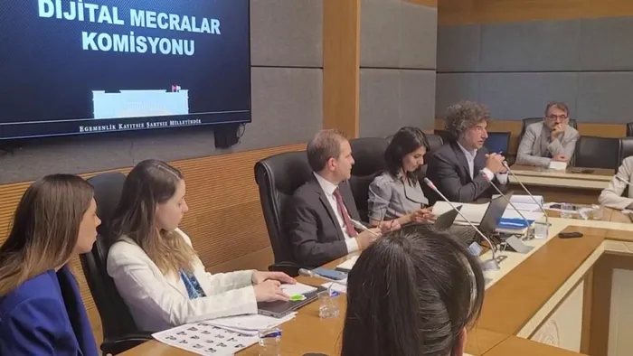 dijital-telif-komisyonundan-googlea-carpici-sorular-kacak-oynamayin-uyarisi-siz-neye-razisiniz-1719313387259.jpeg Dijital Telif Komisyonu'ndan Google'a çarpıcı sorular! "Kaçak oynamayın" uyarısı: Siz neye razısınız? - 8