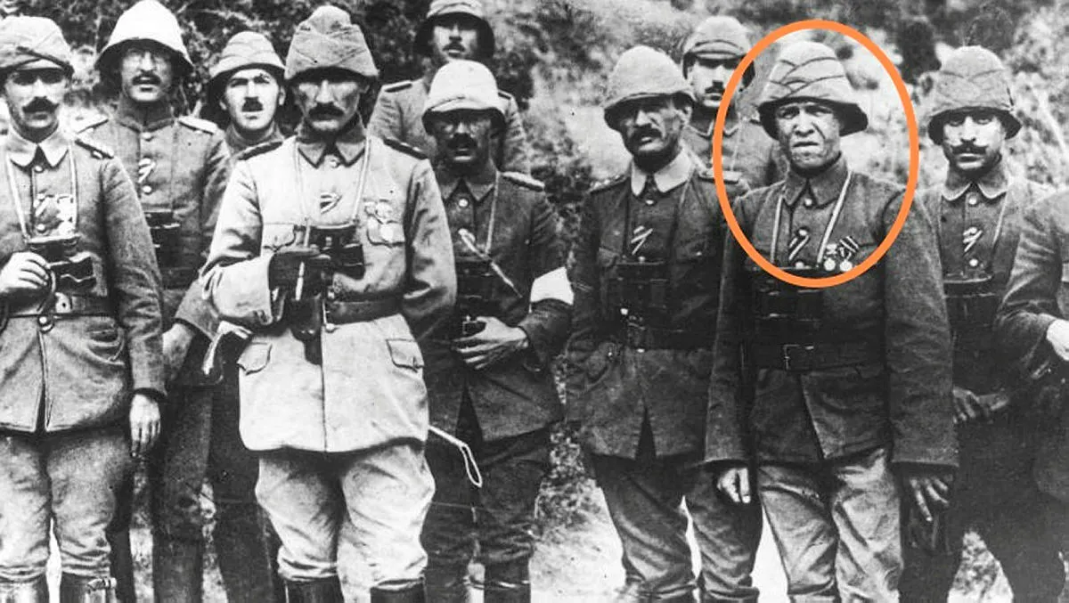 Atatürk’ün fotoğrafındaki kahraman! Ateş ederek uçağı düşürdü