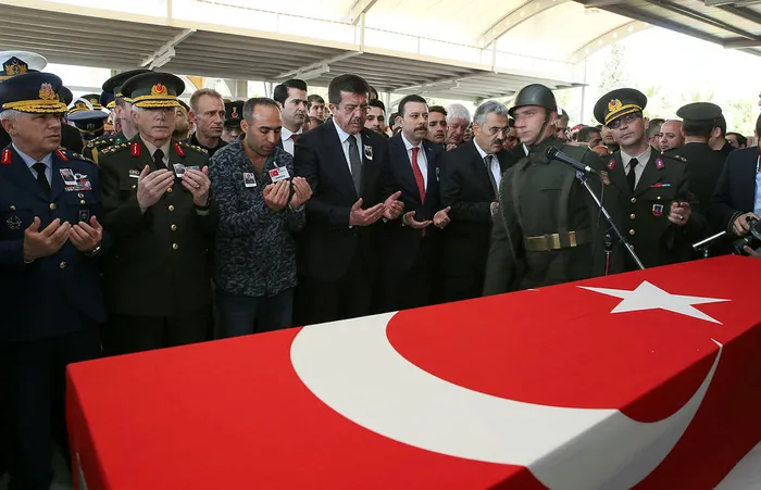 Şehit Uzman Çavuş Sergen Çakmak son yolculuğuna uğurlandı - 1