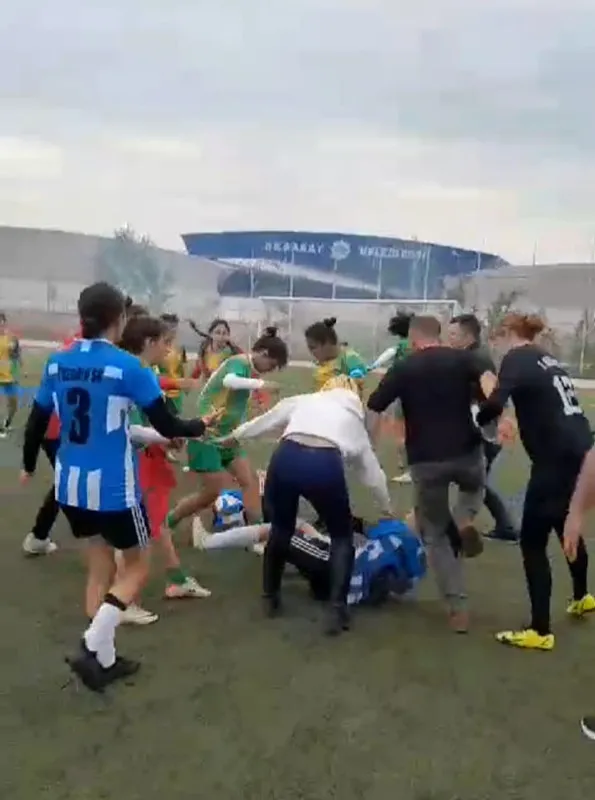 kadinlar-futbol-3uncu-ligindeki-olayli-macla-ilgili-sorusturma-baslatildi-1714732324046.jpg Kadınlar Futbol 3'üncü Lig'indeki olaylı maçla ilgili soruşturma başlatıldı