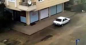 Ankara’da yollar göle döndü ağaçlar devrildi