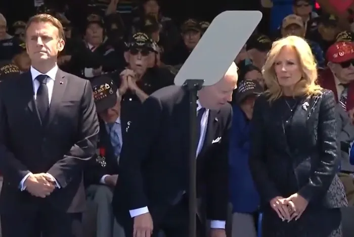 1717680124562.jpg ABD Başkanı Joe Biden bildiğiniz gibi! Olmayan sandalyeye oturmaya çalıştı... - 2