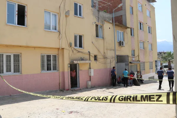 Denizli'de yürek yakan olay! Boğazını kesti 2. kattan atladı - 2
