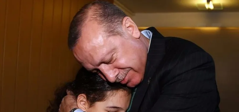 Görme engelli Tuğçe Erdoğan'ı duygulandırdı
