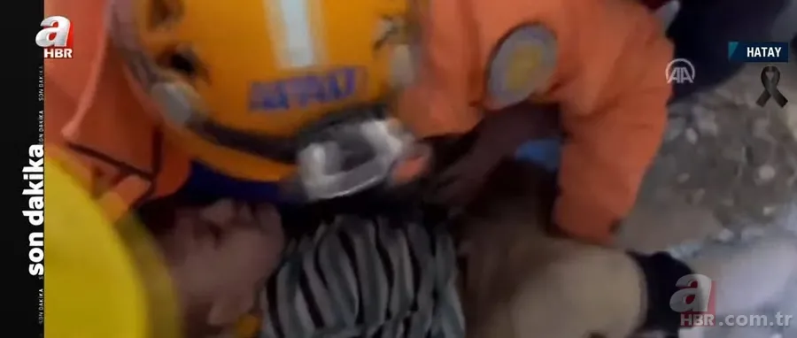 Deprem felaketinden saatler sonra yeni mucizeler! Annenin sözleri yürekleri dağladı! Duvardaki o yazı... 4