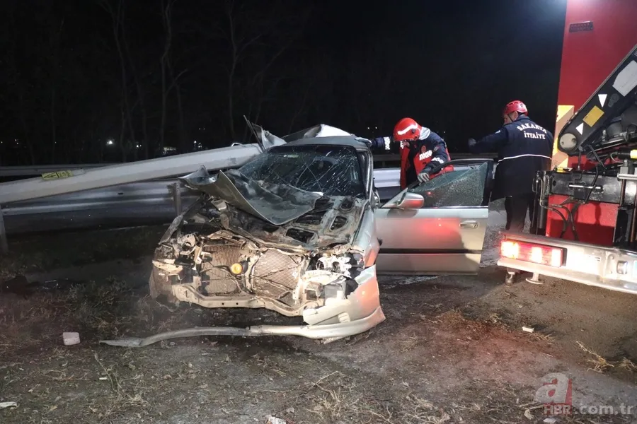 Adapazarı D 100’de korkunç kaza! Bariyerlere giren otomobil kağıt gibi ezildi 7