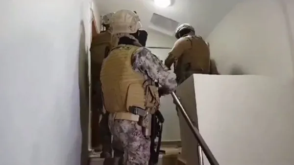 istanbulda-uluslararasi-suc-orgutu-operasyonu-hakan-ayik-enselendi-comanchero-cokertildi-1698908510821.jpeg İstanbul'da uluslararası suç örgütü operasyonu! Hakan Ayık enselendi "Comanchero" çökertildi - 4