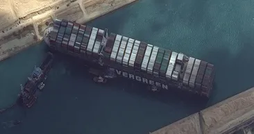 Süveyş Kanalı’nda sıkışan gemi için bugün büyük gün! İkinci skandal: Korsan alarmı