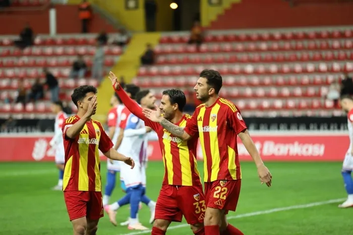 zecorner-kayserispor-nigde-belediyesi-sporu-eleyerek-ztkda-bir-ust-tura-cikti-1761680649188.jpeg Fotoğraf (İHA)