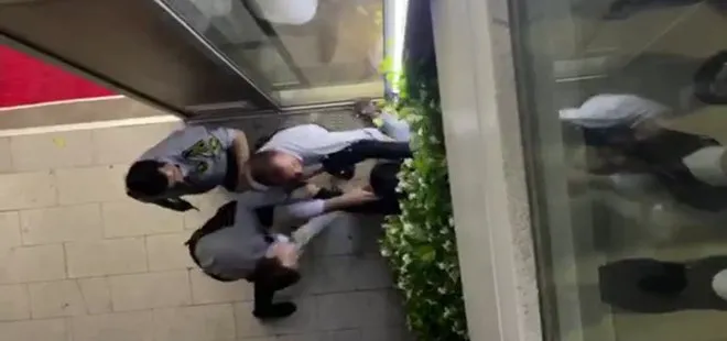 Özel güvenlik görevlileri nöbetten dönen doktora saldırdı! Coplu saldırı kamerada