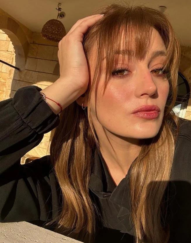 Ünlülerin çocukluk halleri: Gizem Karaca 20 yıl önceki fotoğrafını paylaştı