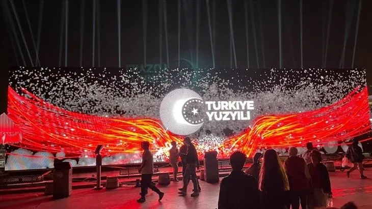 Dünyada Türkiye Yüzyılı coşkusu yaşandı: Cumhuriyet’in 100. yılında Türk bayrağı renklerine büründü