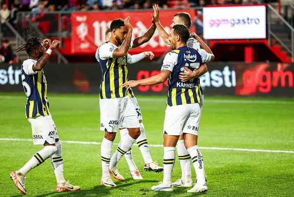 fenerbahce-gule-oynaya-gruplara-twente-0-1-fenerbahce-mac-sonucu-1693509623903.jpg Fenerbahçe güle oynaya gruplara! Twente 0-1 Fenerbahçe (MAÇ SONUCU) - 1