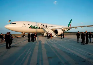 Ekonomik kriz İtalya'yı da vurdu! Alitalia son uçuşunu yaptı