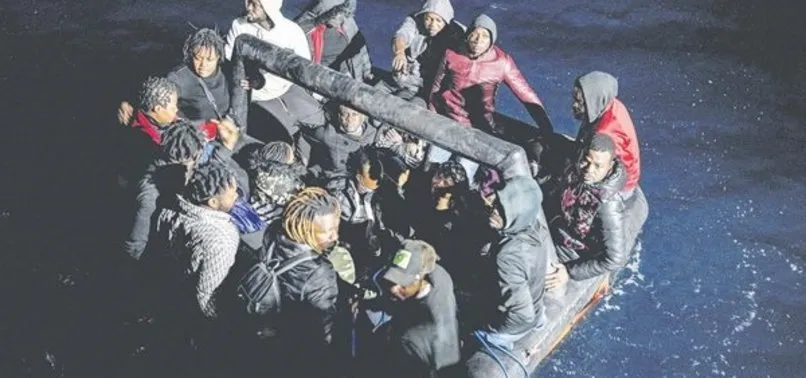 Yunanistan’dan insanlık dışı uygulama! Denizin ortasında yaşam savaşı