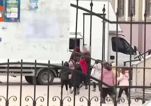Velilerin 'akran zorbalığı' nöbeti!