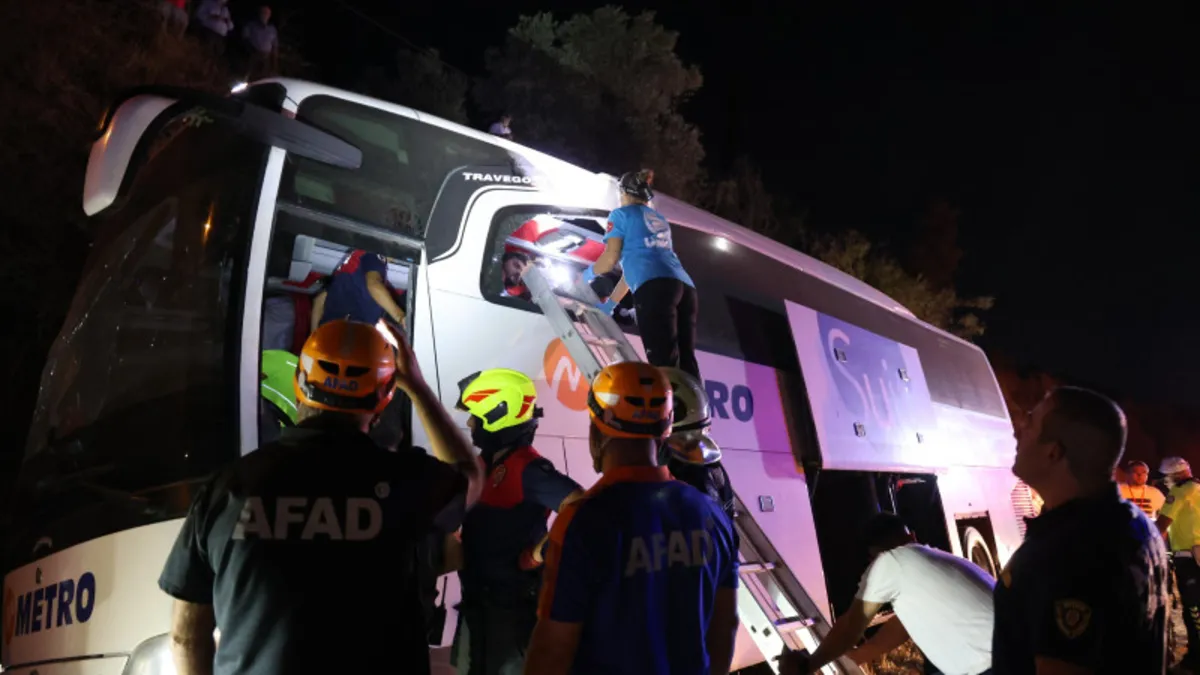Aydın'da yolcu otobüsü yoldan çıktı! Ölü ve yaralılar var