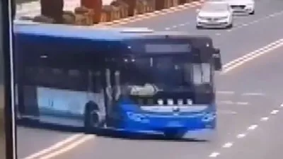 Öğrenci taşıyan otobüs su kanalına böyle uçtu