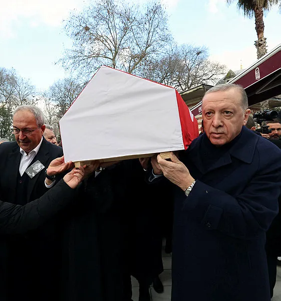turk-dusunce-hayatinin-bilge-ismi-alev-alatliya-veda-baskan-erdogan-ablalarin-ablasini-ugurluyoruz-1706963621643.jpg Türk düşünce hayatının bilge ismi Alev Alatlı'ya veda: Başkan Erdoğan: Ablaların ablasını uğurluyoruz - 1