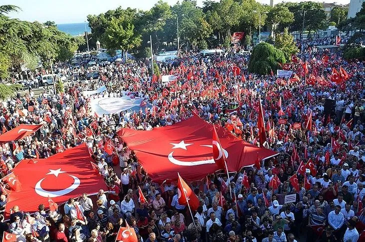 Türkiye demokrasi nöbetine devam ediyor