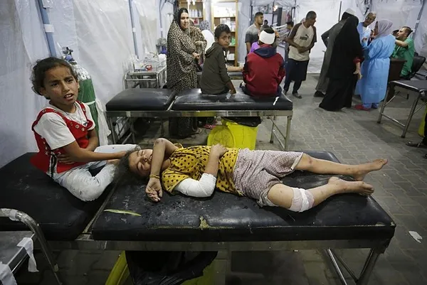 Katil İsrail kana doymuyor! Terör devleti el-Avde Hastanesi’ni kuşatmaya devam ediyor | Hareket eden herkes vuruluyor