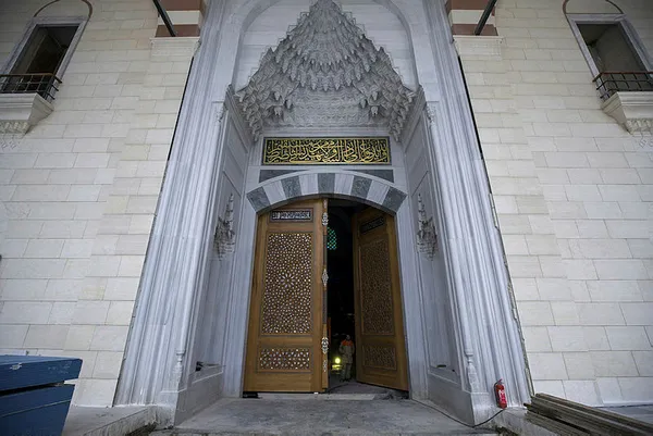 Çamlıca Camii'ne 6 tonluk kündekari kapı takıldı - 2