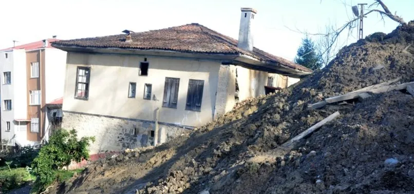 Binalar yan yattı halk paniğe kapıldı