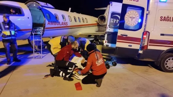ambulans-ucak-sergen-deveci-icin-havalandi-yaralanan-oyuncu-istanbula-sevk-edildi-1669059590423.jpg Ambulans uçak Sergen Deveci için havalandı: Yaralanan oyuncu İstanbul'a sevk edildi - 2