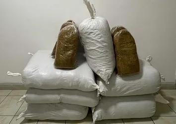 Yolcu otobüsünde 230 kilogram kaçak tütün yakalandı