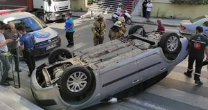 Sürücüsüz otomobil takla attı