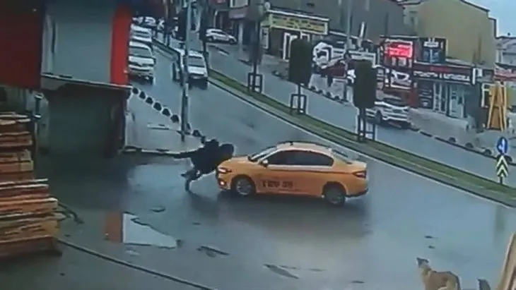 Son dakika | Arnavutköy’de korku dolu anlar! İki kadın kol kola yürürken hayatlarının şokunu yaşadı! Az kalsın...