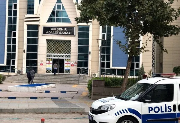 kirsehirde-vahset-gel-askim-diye-cagirip-canice-katletti-1635762317903.jpg Kırşehir'de vahşet! ‘Gel aşkım’ diye çağırıp canice katletti - 2
