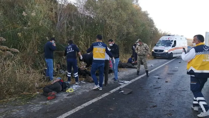 Son dakika: Van'da feci kaza! Ölü ve yaralılar var... - 4