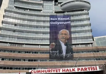 CHP Lideri Kemal Kılıçdaroğlu'ndan adaylık için yeni hamle! Genel Merkez'e "Ben Kemal geliyorum" afişi asıldı | Adaylık krizi pankartlara yansıdı