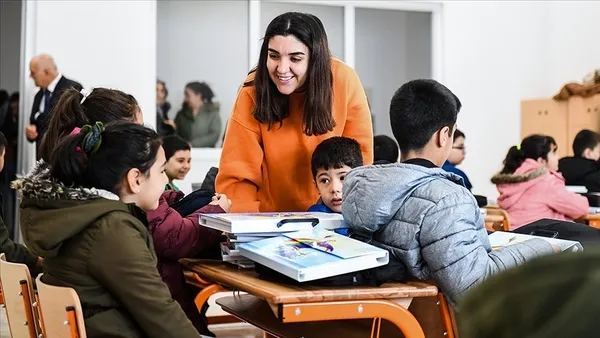 son-dakika-milli-egitim-bakani-mahut-ozerden-depremzede-ogrenciler-hakkinda-flas-aciklama-anne-veya-babasi-ya-1677827786185.jpg Son dakika: Milli Eğitim Bakanı Mahut Özer'den depremzede öğrenciler hakkında flaş açıklama! Anne veya babası ya da vasisi vefat edenlere burs - 5