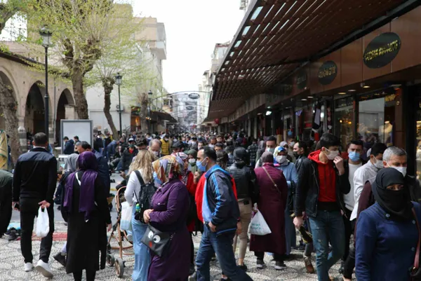 1618376868790.jpg Sokağa çıkma kısıtlamasından muaf yerler ve kişiler belli oldu