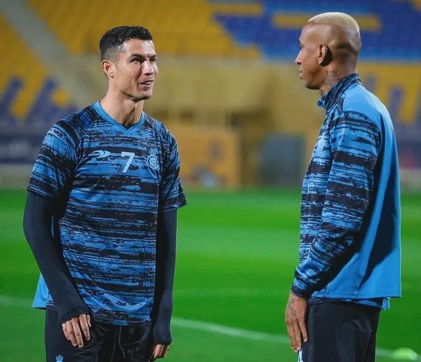 ronaldonun-yeni-takiminda-soke-eden-kavga-eski-besiktaslilar-birbirine-girdi-aboubakar-taliscanin-uzerine-yuru-1673043741557.jpg Ronaldo'nun yeni takımında şoke eden kavga! Eski Beşiktaşlılar birbirine girdi! 'Aboubakar Talisca'nın üzerine yürüdü' iddiası - 1