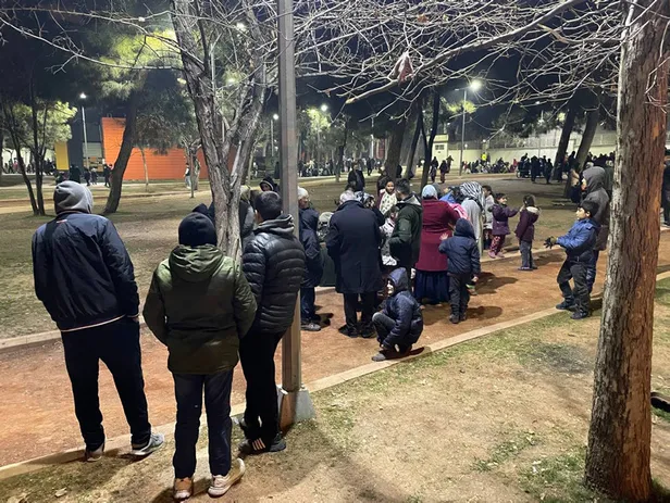 tsunami-uyarisi-son-dakika-afad-sahil-seridinden-uzak-durun-hatay-64luk-deprem-tsunamiyi-tetikler-mi-hangi-ill-1676917874799.jpg Tsunami uyarısı son dakika | AFAD: Sahil Şeridinden Uzak DURUN! Hatay 6.4'lük deprem tsunamiyi tetikler mi? Hangi iller uyarıldı? - 4