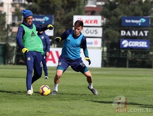 Fenerbahçe idmanında dikkat çeken detay! 12