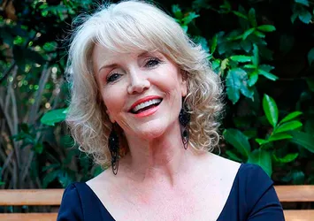 Usta oyuncu Suna Yıldızoğlu İngiltere'deki sağlık sistemini topa tuttu! Hastalanmayın sistem bitmiş