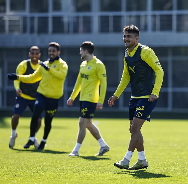 fenerbahcede-kasimpasa-maci-oncesi-buyuk-sok-irfan-can-kahveci-ve-osayiden-kotu-haber-1708783219794.jpg Fenerbahçe'de Kasımpaşa maçı öncesi büyük şok! İrfan Can Kahveci ve Osayi'den kötü haber... - 1