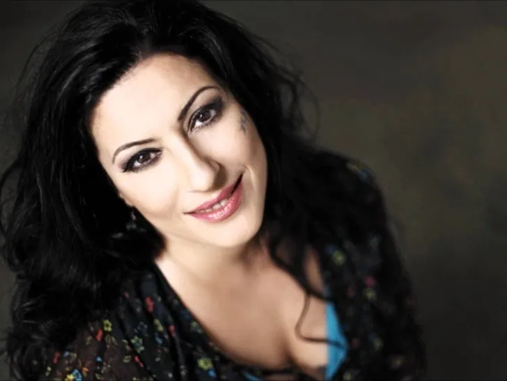 İki kez kanseri yenen şarkıcı Gülay Sezer hastaneye kaldırıldı