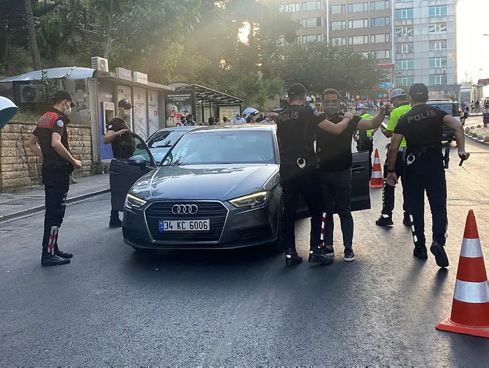 İstanbul genelinde 22’inci "Yeditepe Huzur Denetimleri" gerçekleştirildi | İşte fotoğraflar... - 4