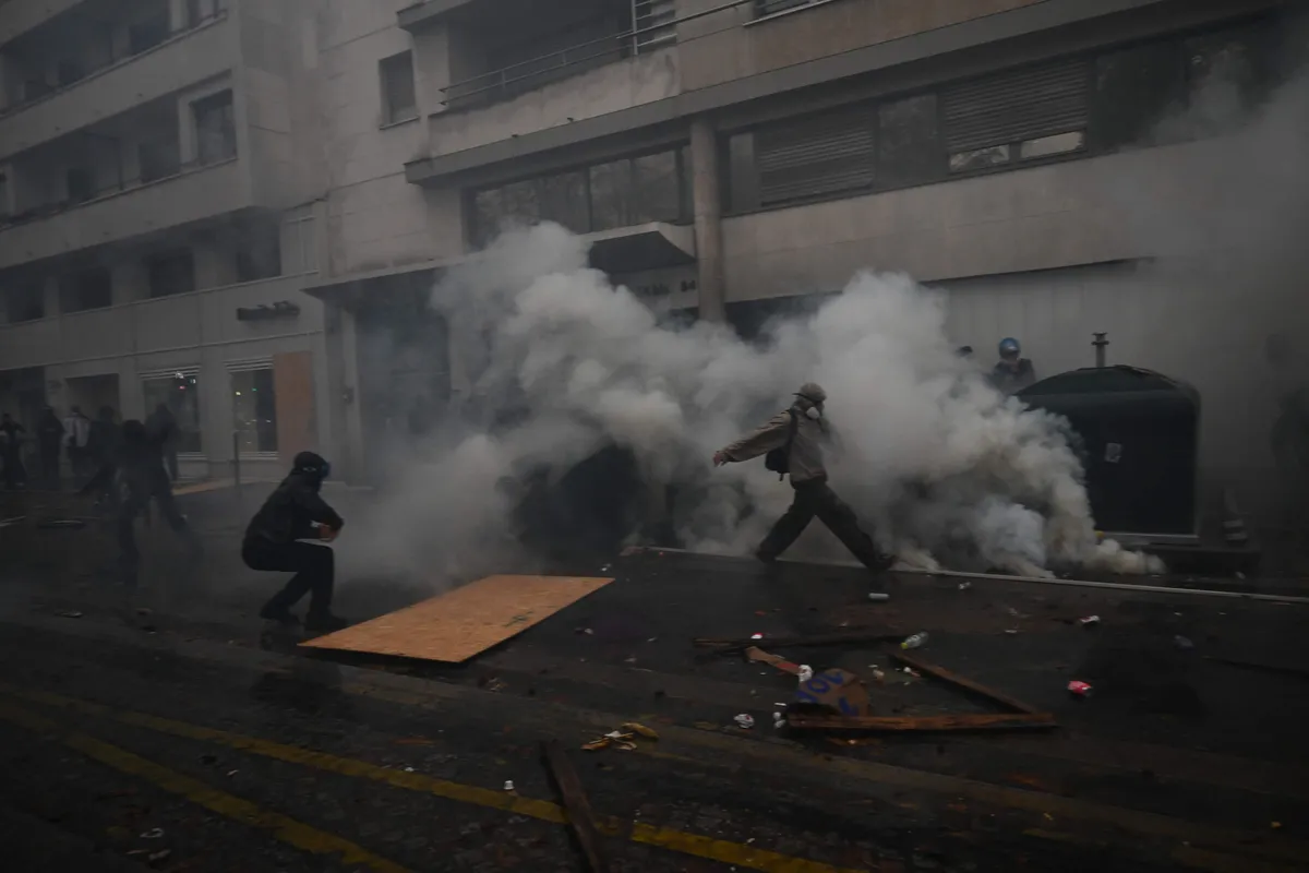 avrupada-yasanan-protesto-dalgasi-sokaklari-karistirdi-1792869202194.jpg Paris’ten Roma’ya büyük kaos! A Haber Avrupa'daki protestoların kalbinde - 3