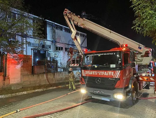 1689305123779.jpeg İstanbul Tuzla'da fabrika yangını! Alevler geceyi aydınlattı - 2