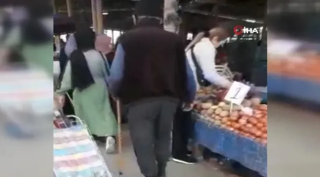 Aydın'da yaşlı adam semt pazarında önüne geleni taciz etti - 2