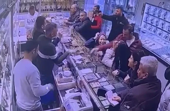 sanal-kumar-soyguna-surukledi-1769678840964.jpeg Kuyumcu soygununun nedeni sanal kumar çıktı!