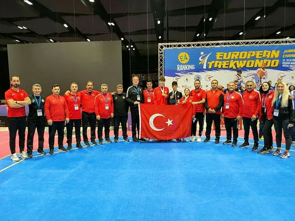 milli-tekvandocu-yigithan-kilic-avrupa-sampiyonu-oldu-1636832307481.jpg Milli tekvandocu Yiğithan Kılıç Avrupa Şampiyonu oldu - 1